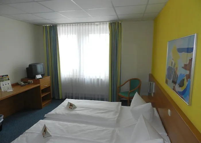 فندق Center Kaiserhof ناومبورغ